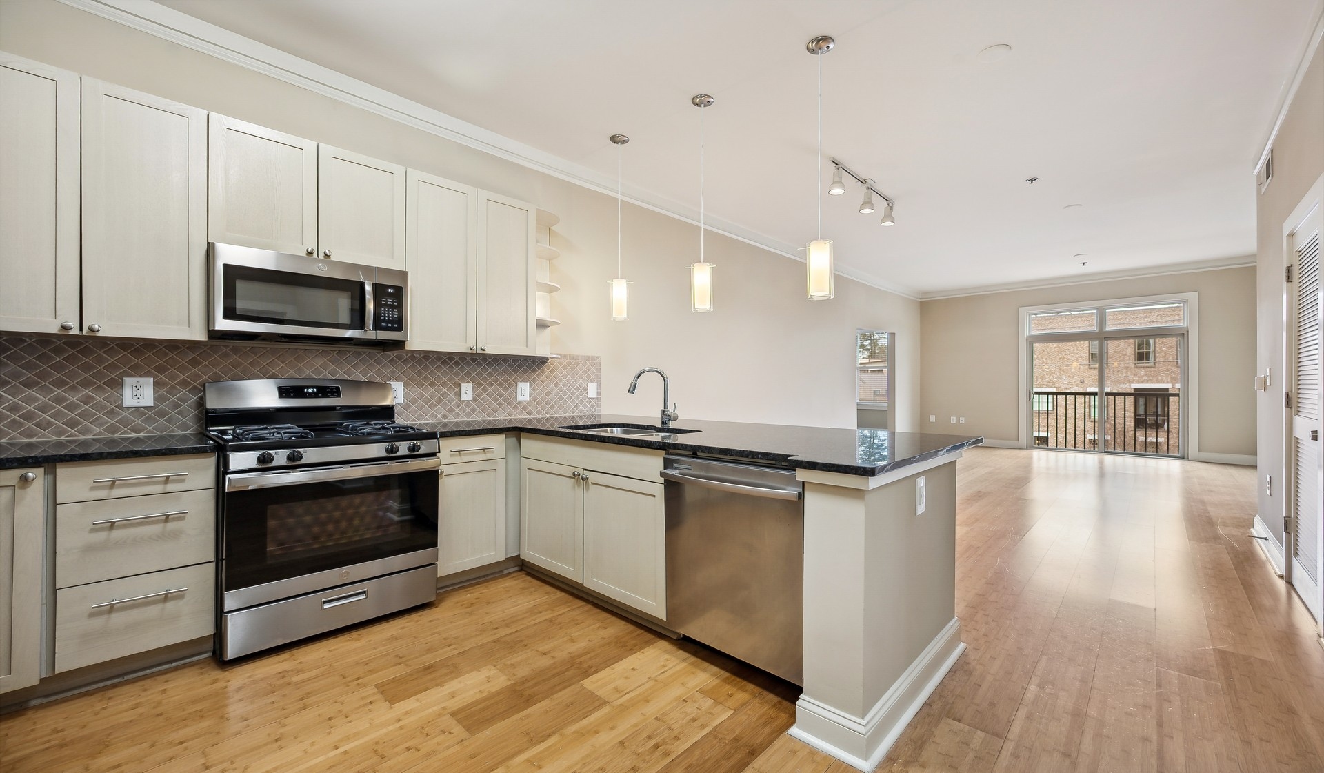 Designer kitchens in all homes at Tremont Apts